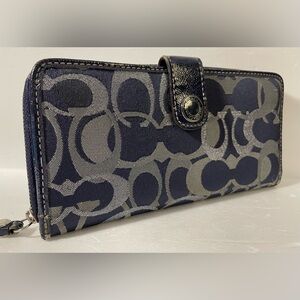 Coach Logo Blue Wallet Snap closure and zipper closure. Silver Hardware